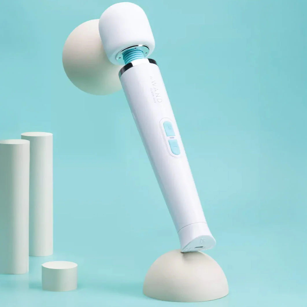 Le Wand Classique Mini Rechargeable Vibrating Massager - Image 4