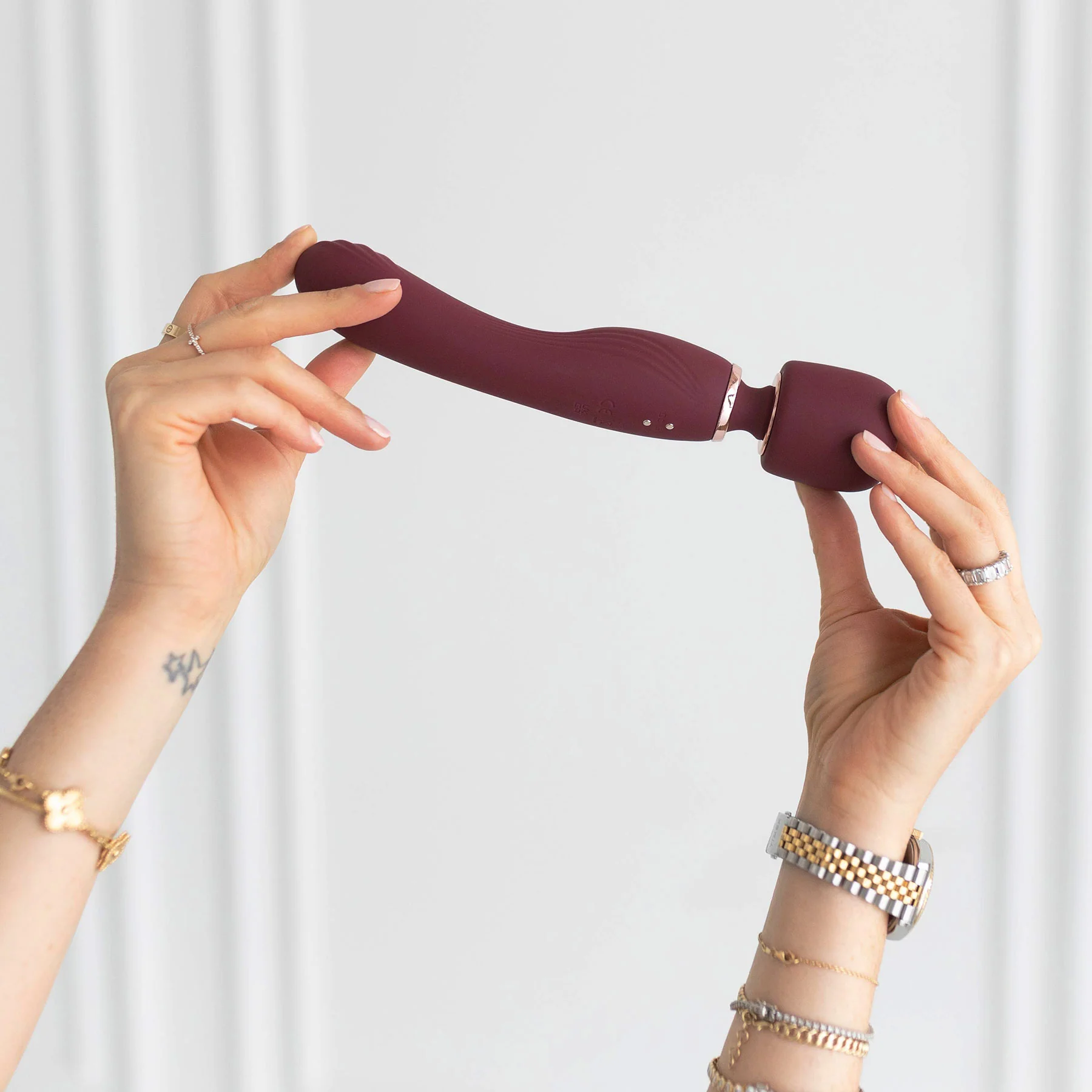 Le Wand Flat Top Fusion G Double-Ended Petite Wand Silicone Vibrator - Image 6