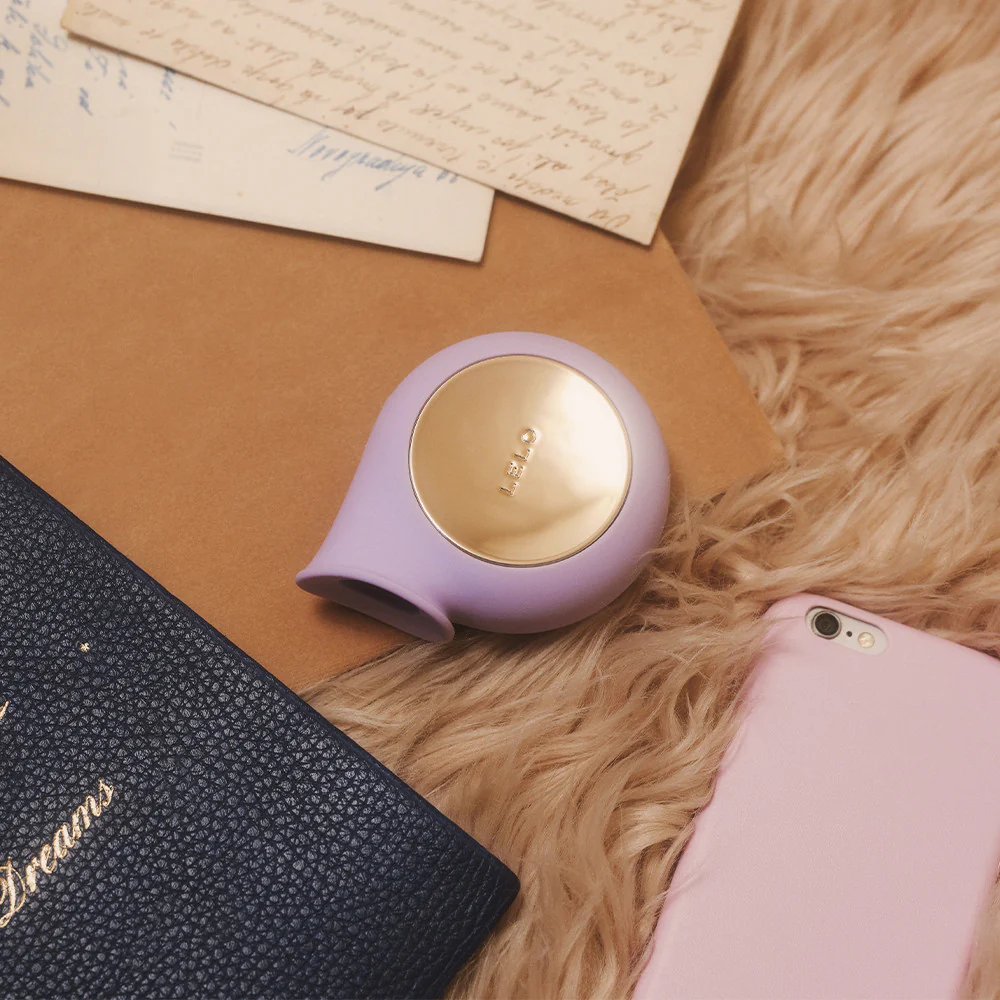 LELO Sila Waterproof Rechargeable Pleasure Air Clitoral Stimulator - Lilac - Image 4