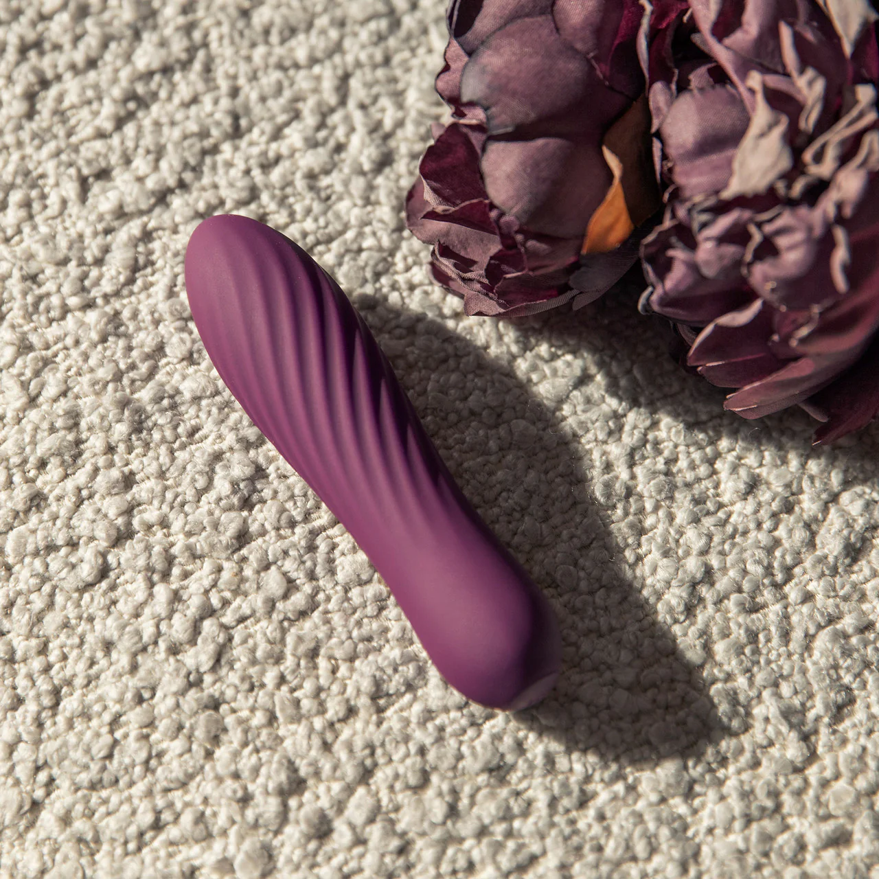 SVAKOM Tulip Rechargeable Waterproof Silicone Powerful Bullet Vibrator - Violet - Image 8