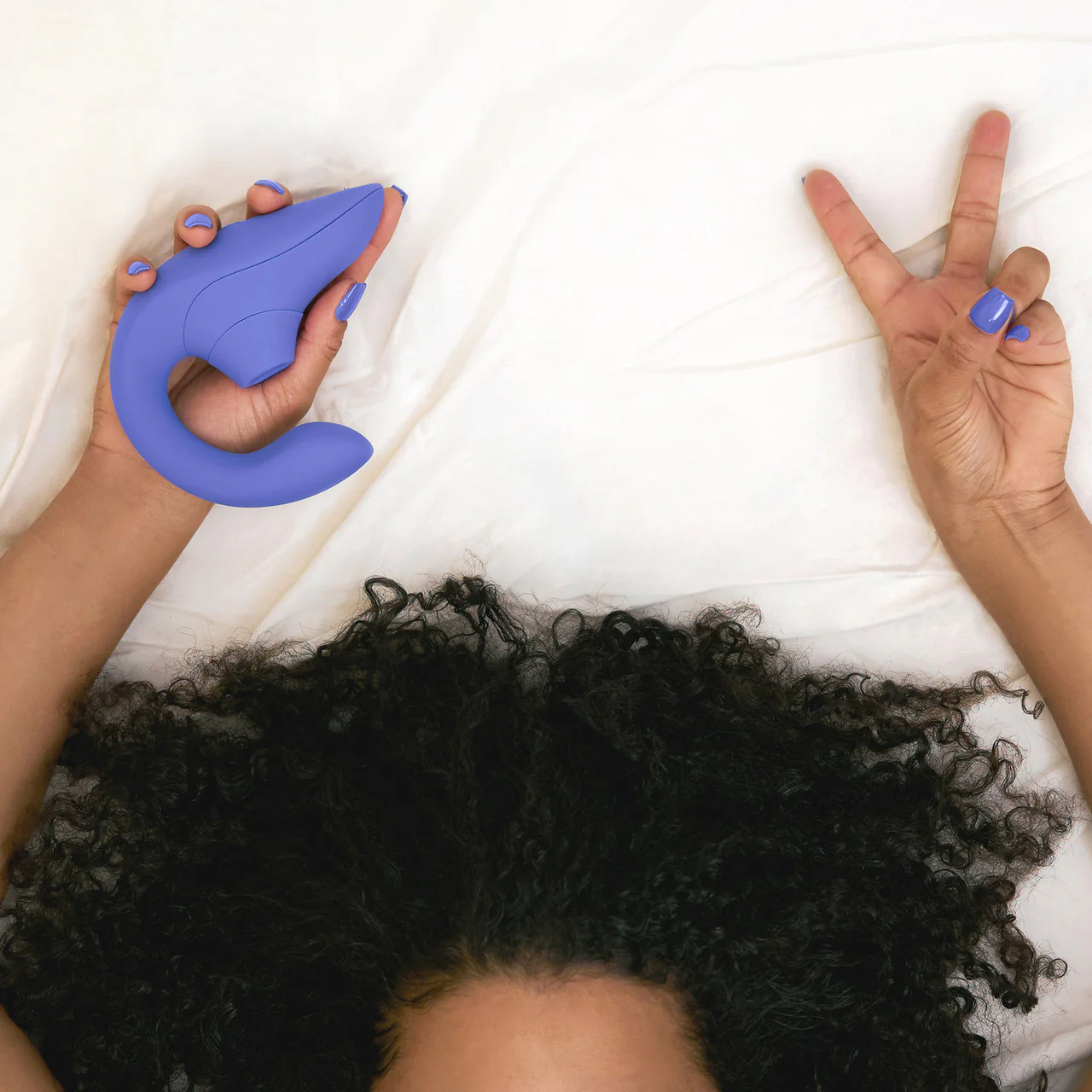 Womanizer Blend Dual Stimulation Vibrator Featuring Pleasure Air Technology - Vibrant Blue - Image 16